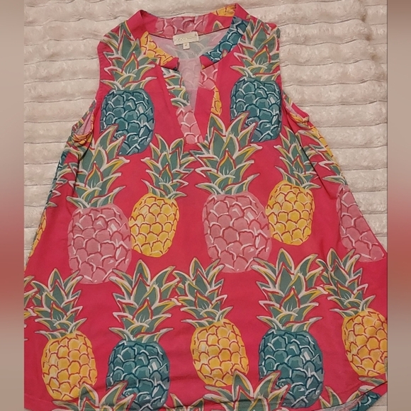 4/$18 Simply Southern Pink Pineapple Top - Picture 1 of 5